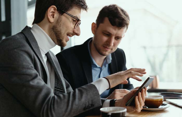 لیزینگ تلفن های همراه VS: خرید هر آنچه را که باید بدانید